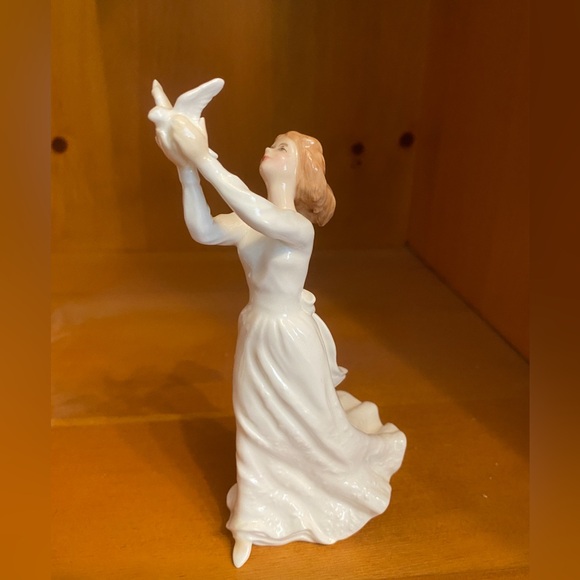 Royal Doulton Vintage. Thinking of You. White. Porcelain Figurine. - Picture 1 of 1